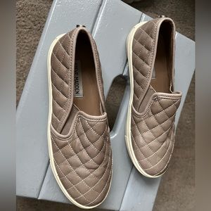 Steve Madden size 7 slip on shoes